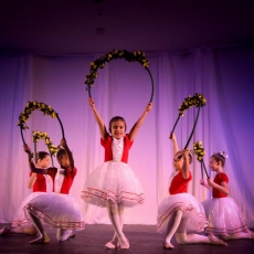 Unesc em Dança: Bailarinos no palco do Auditório Ruy Hülse