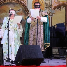 Noite mágica traz baile de máscaras a Nova Veneza