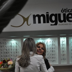 Debutantes desfilam óculos by Ótica Miguel