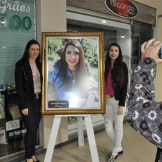 Fotos das debutantes embelezam Travessia Shopp