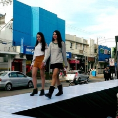 Desfile de rua inova em Araranguá
