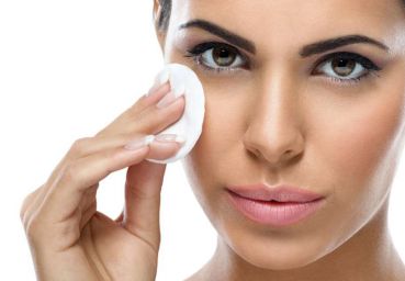 Água com gás no rosto: aprenda a usar truque na limpeza da pele