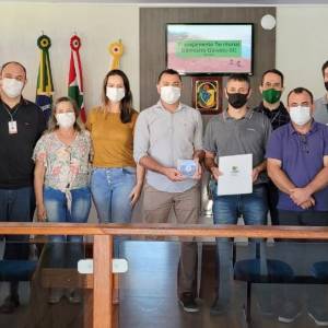 Equipe do Iparque apresenta Estudo Técnico Socioambiental para Balneário Gaivota