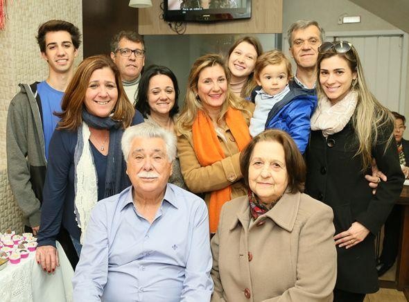 Padaria Pão Quente completa 50 anos e reúne família