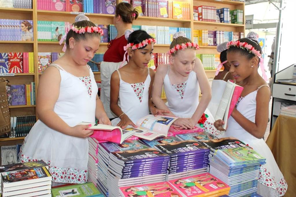 13ª edição da Feira do Livro em Criciúma na Praça Nereu Ramos 