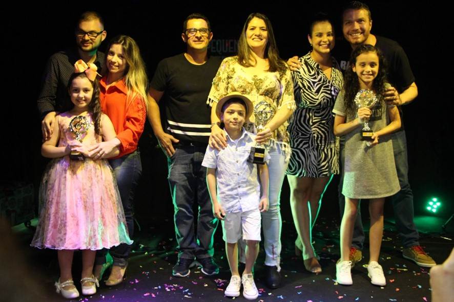 Crianças do concurso Pequenas Estrelas dão show do Shopping Della Giustina