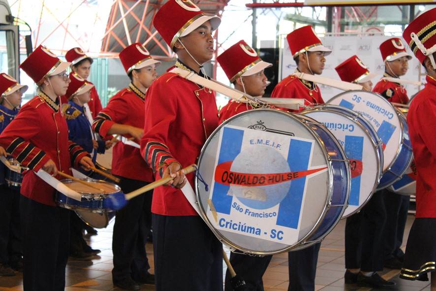 Banda Oswaldo Hülse toca no evento Vozes e Canto em Criciúma