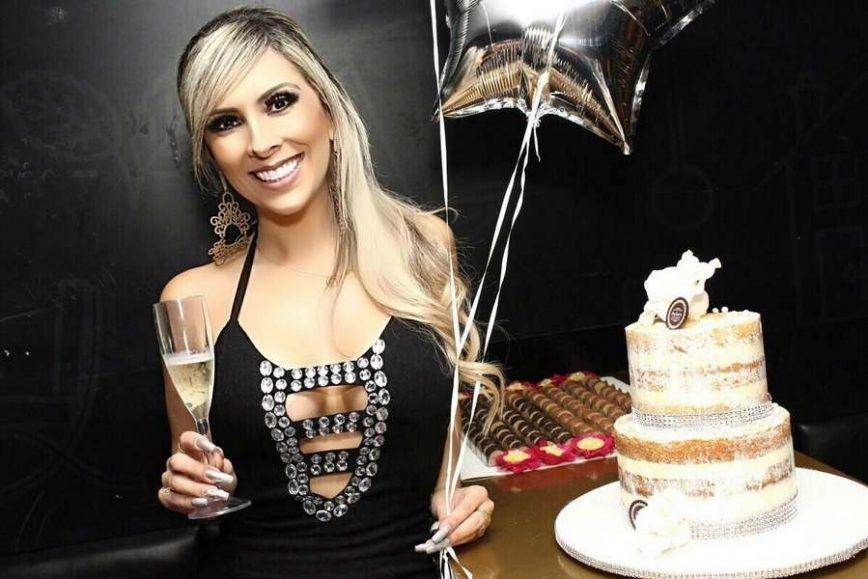 Jornalista Daniela Reis celebra aniversário em Baln. Camboriú