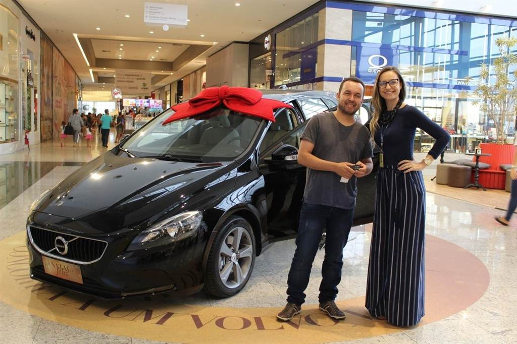 Nações Shopping revela o premiado do belo carro Volvo V40 