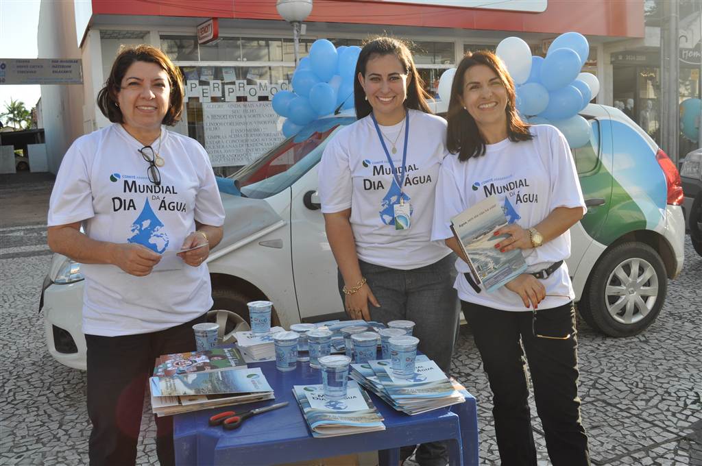 Comitê Araranguá passeia de barco com convidados pelo Rio Araranguá, como forma de roteiro pela conscientização