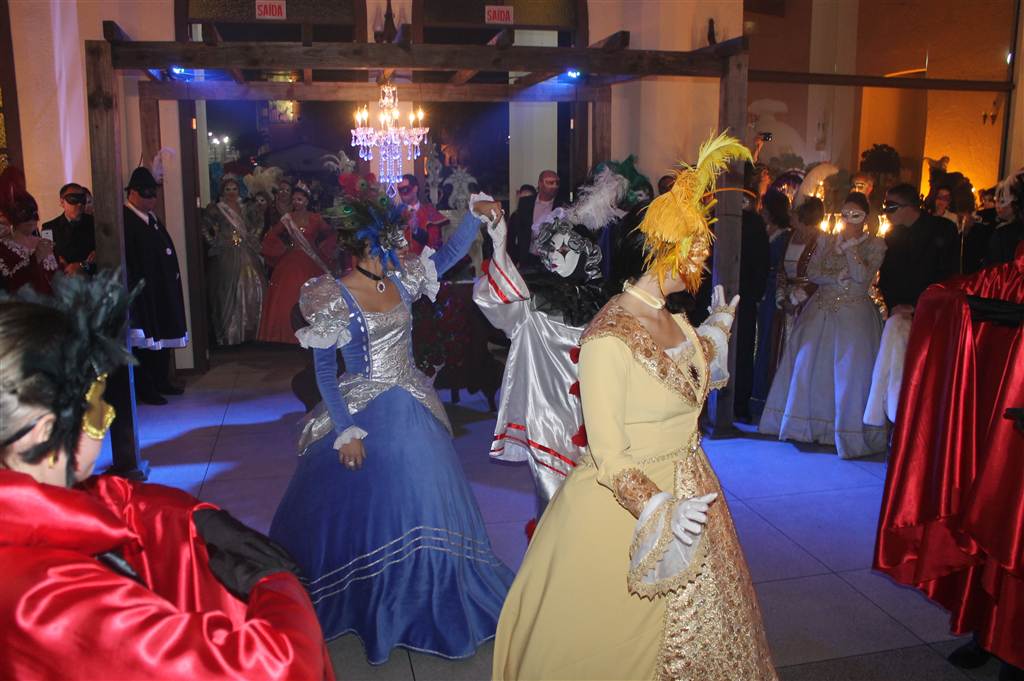 Noite de mistérios e encantos no baile de gala