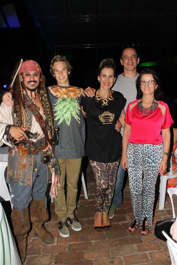 Inspirada em Piradas do Caribe, Thaiz Mondardo apresenta coleção de moda