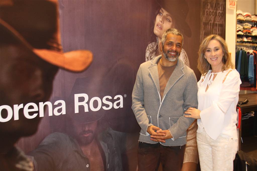 Loja apresenta coleção Morena Rosa em noite fashion