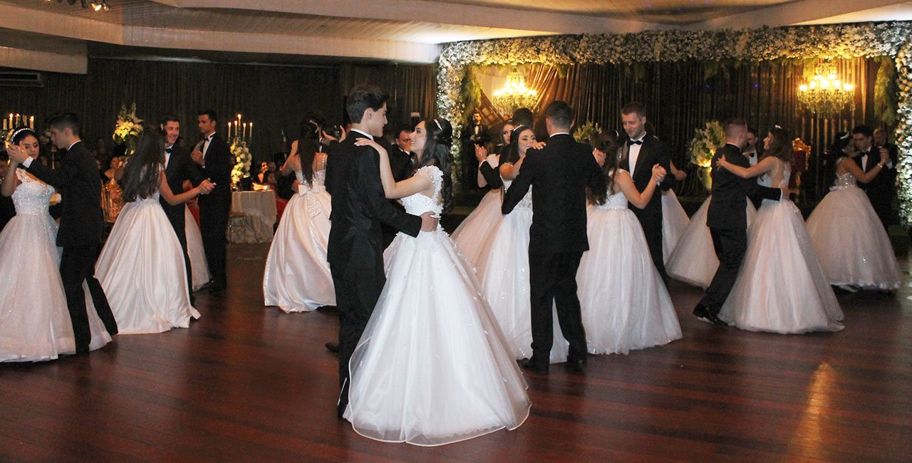 Clube promoveu seu tradicional Baile Branco no último sábado 