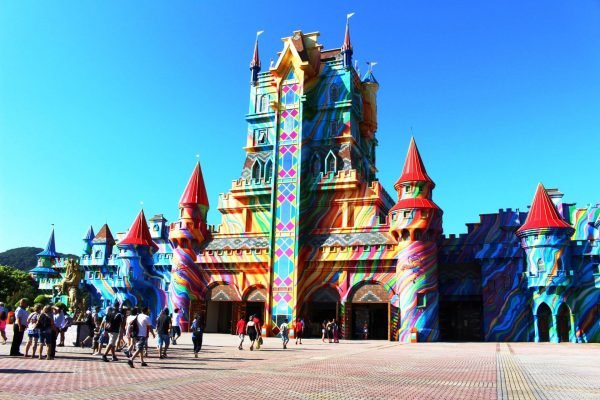 Beto Carrero World prestes a sair de Penha, Liege Justi na Suíça e mais.