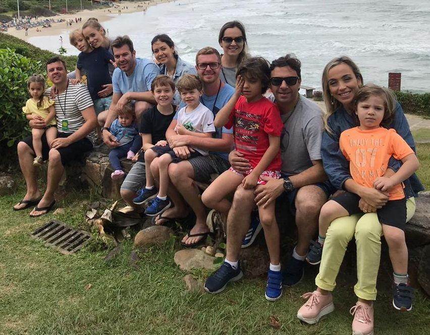 Dani Freitas descansa no Costão do Santinho junto com familiares e amigos