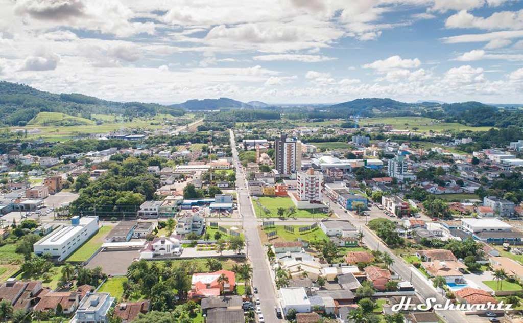 Prefeito Tiago Zilli aposta cada vez mais no desenvolvimento do município de Turvo 