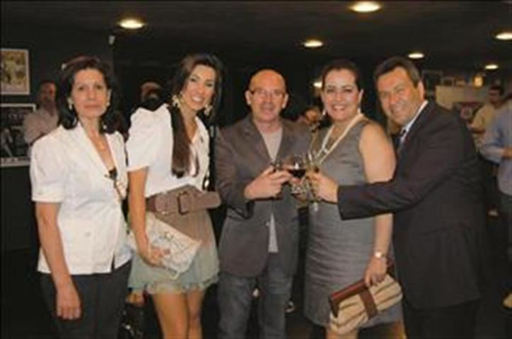 Jornal A Tribuna faz show de comédia para comemorar cinco anos
