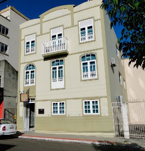 Com 40 anos de atividades, o espaço cultural disponibiliza aos moradores os livros mais vendidos e atualizados do país