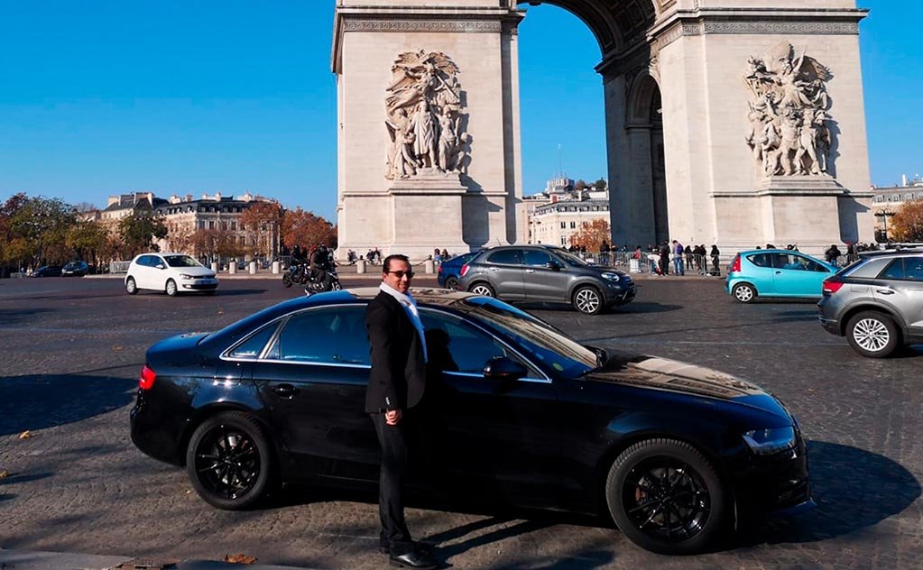 Conheça os encantos da mágica Paris acompanhado por motorista bilíngue que vive lá.