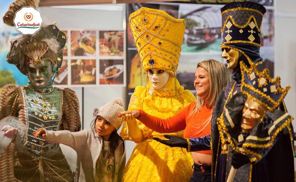 personagens do Carnevale di Venezia levaram mistério para Brasília