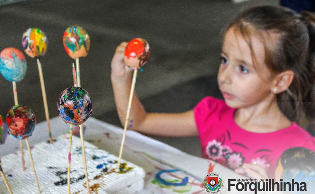 Não só as crianças mais vários adultos acabaram entrando no clima da páscoa