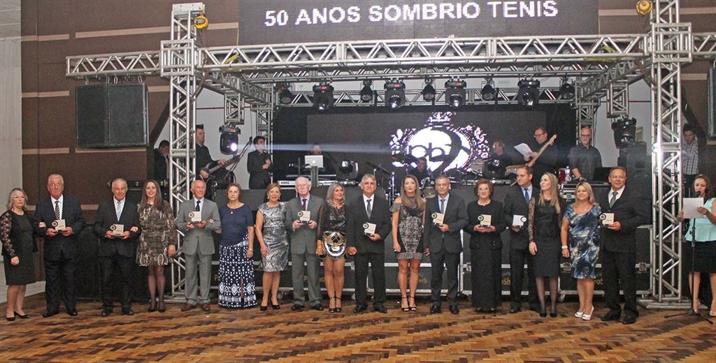 50 anos de história prestigiados em comemoração no salão nobre do clube