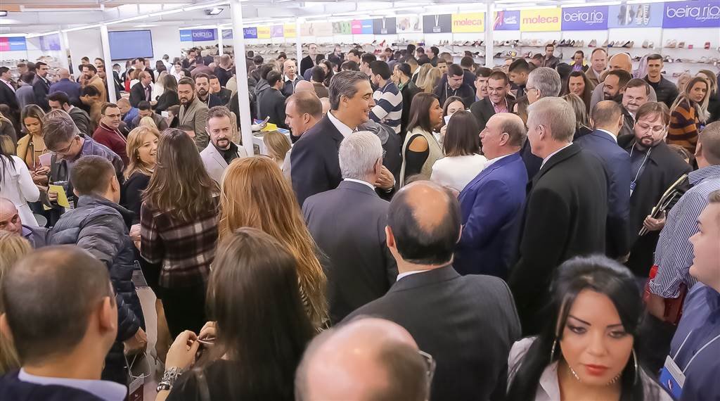 Feira realizada em Gramado teve corredores lotados no primeiro dia de vendas