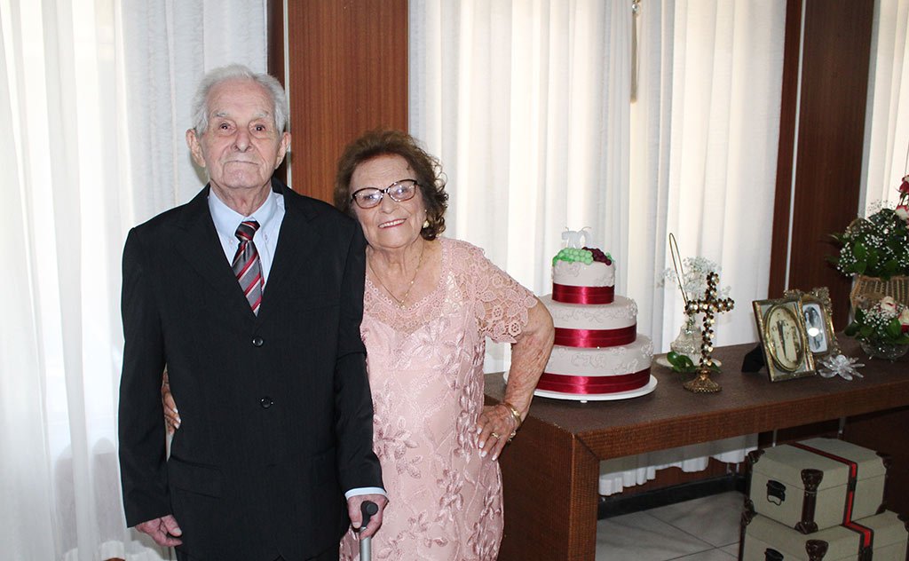 Em cerimônia intimista, casal de professores aposentados, celebra 70 anos de amor e companheirismo.