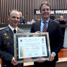 Maike Valgas recebe título de Cidadania Araranguaense 