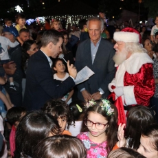 Construtora Fontana reúne multidão com Papai Noel, em Criciúma