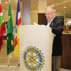 Célio H. M. Silva recebe homenagem do Governador do Rotary Clube