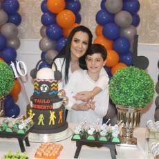 Michelle Scarsanella festeja com o filho Paulo Roberto