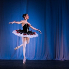 Unesc em Dança: Bailarinos no palco do Auditório Ruy Hülse