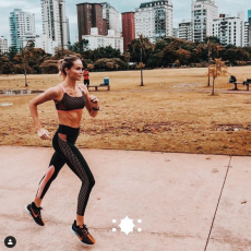 Após acidente, modelo Babi Beluco, se dedica a correr maratonas