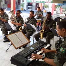 Exército Brasileiro promove exposição no Shopping de Araranguá em comemoração à semana do Soldado