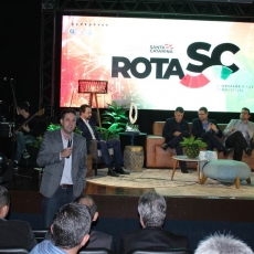  Luciane Ceretta e Lucas Esmeraldino juntos no Projeto Rota SC 
