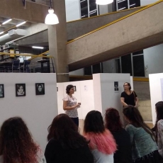 Estudante da Unesc expõe na Furb obras sobre mulheres desaparecidas na ditadura militar