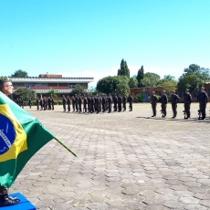 Exército Brasileiro promove exposição no Shopping de Araranguá em comemoração à semana do Soldado