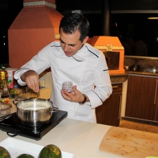 Chefe sombriense vem da Alemanha cozinhar para amigos