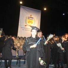 Natalia Carlessi recebe diploma em Engenharia Civil na UFSC