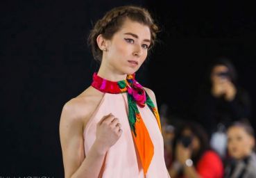 Bruna Meister desfila na semana de moda de NY