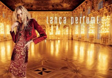 Lança Perfume apresenta coleção em Nova Veneza