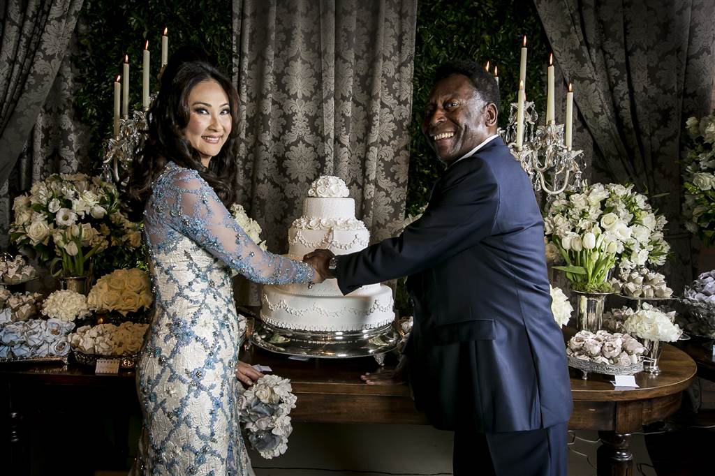 Cerimônia britânica marca o 3º casamento do Rei do Futebol