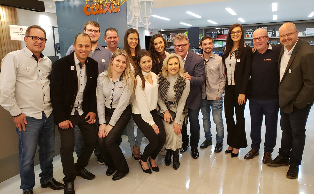 Evento organizado por Coopera Soluções Elétricas deu uma onda de luzes