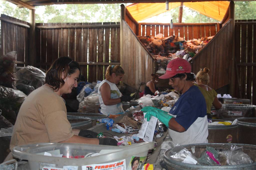 Municípios terão de implementar o sistema até 2012 e dar destino correto a cada tipo de material descartado. Araranguá já dá os primeiros passos para este proce