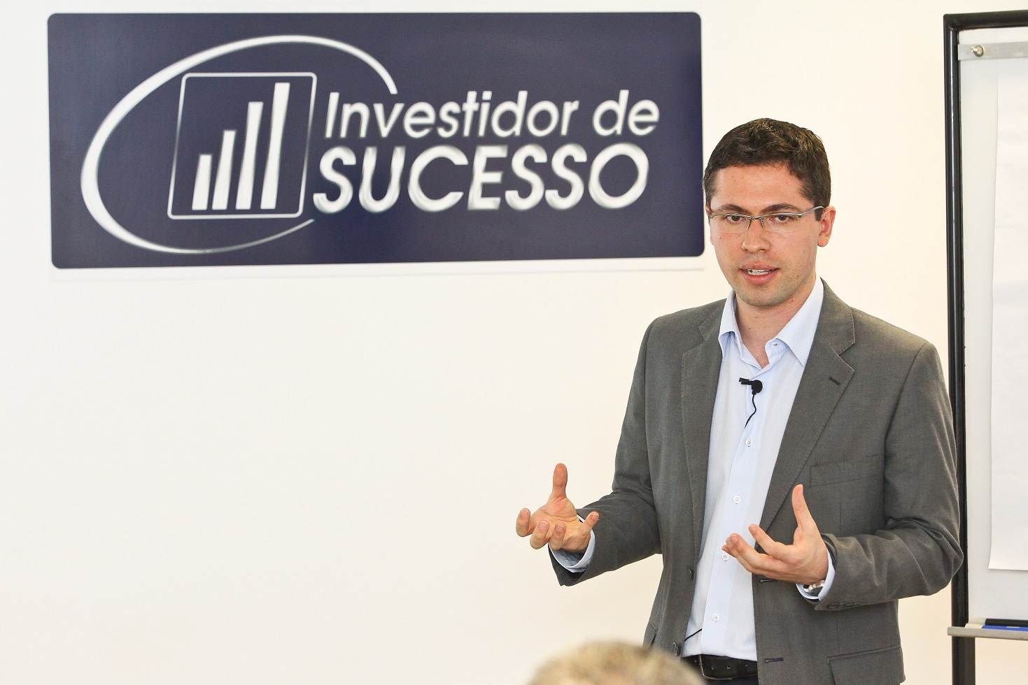 Em artigo de Marcello Vieira aprenda a investir e poupar