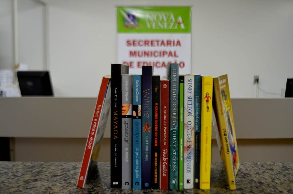 O projeto Passe Adiante tem como objetivo multiplicar o conhecimento através dos livros.