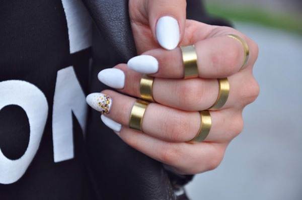 Esmalte na cor branca promete ser a tendência da estação Primavera/Verão