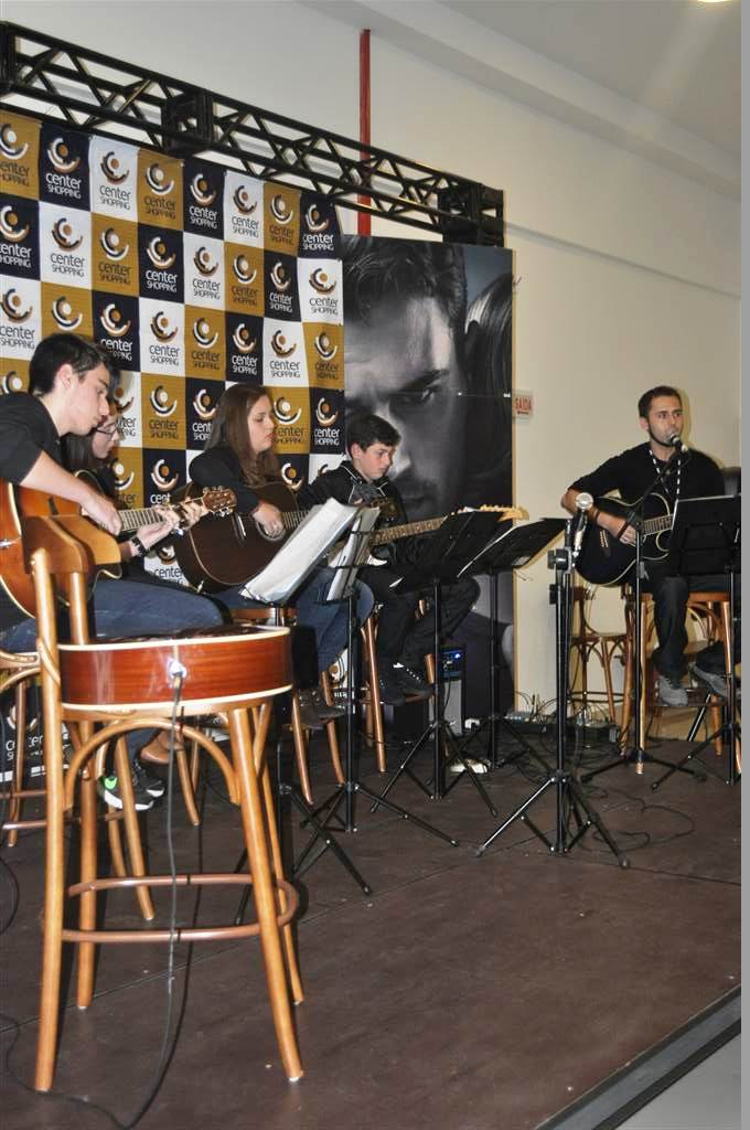 Espaço Cultural dessa vez foi com a apresentação dos alunos do Sesc na praça de alimentação do Shopping